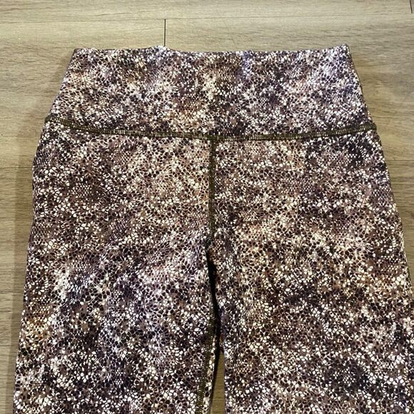 Fabletics Mid - Rise printed powerhold women's athletic leggings size  XS - Picture 3 of 8